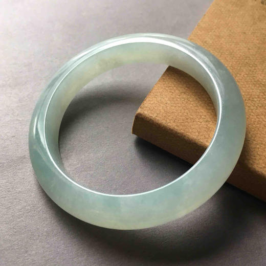 糯冰种淡晴水翡翠手镯55 商品图1