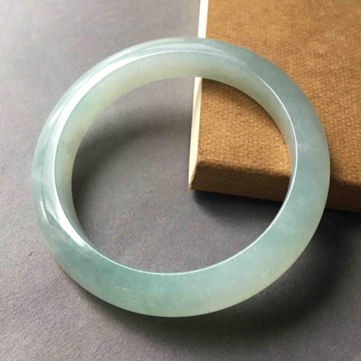 糯冰种淡晴水翡翠手镯55 商品图0