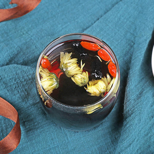 蓉儿泡的茶菊花桑葚茶