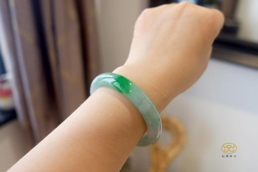 艳丽绿正装圆镯 商品图3
