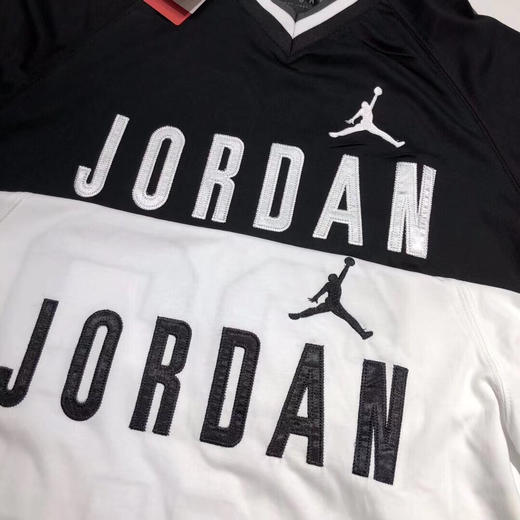 2018019810airjordanaj重工刺绣v领情侣短袖t恤