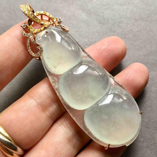 冰种翡翠超大福豆18k玫瑰金钻石镶嵌 商品图5