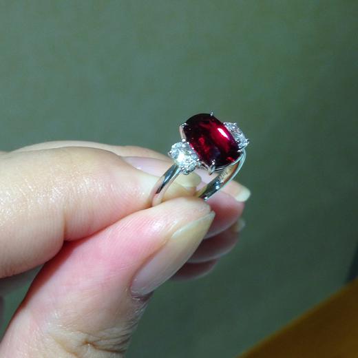 18K白金红宝石钻石戒指 商品图1