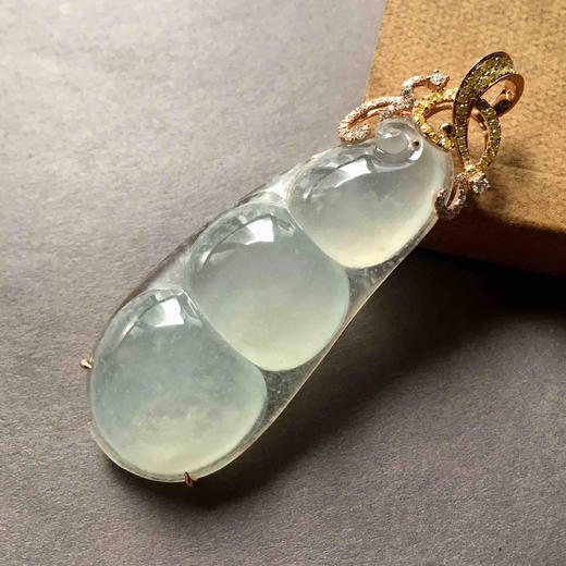 冰种翡翠超大福豆18k玫瑰金钻石镶嵌 商品图0