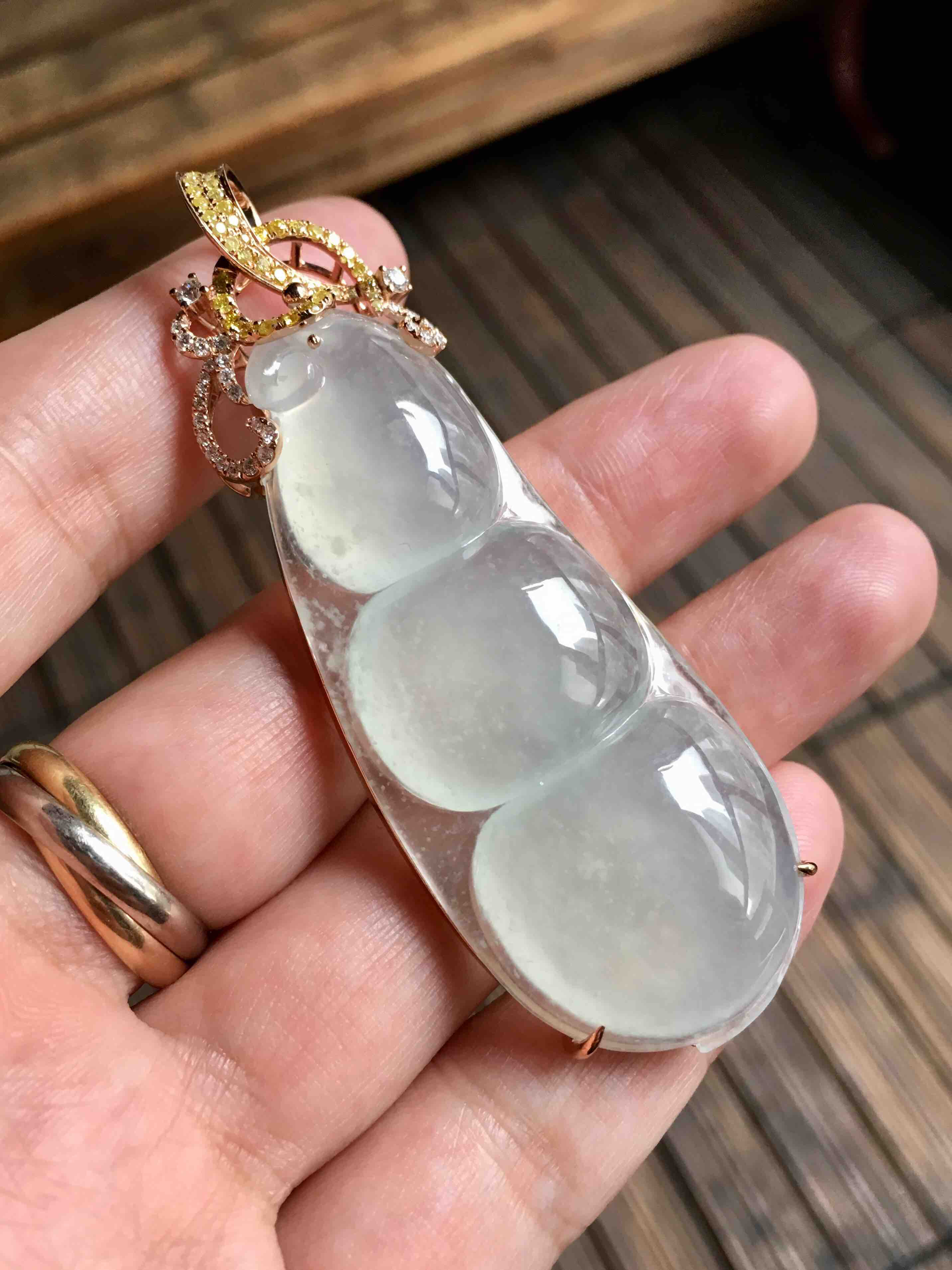 冰种翡翠超大福豆18k玫瑰金钻石镶嵌