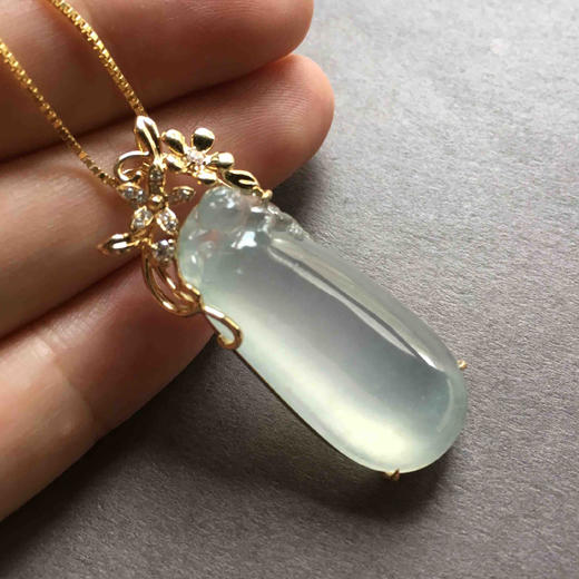 高冰种厚庄翡翠福瓜18k黄金钻石镶嵌