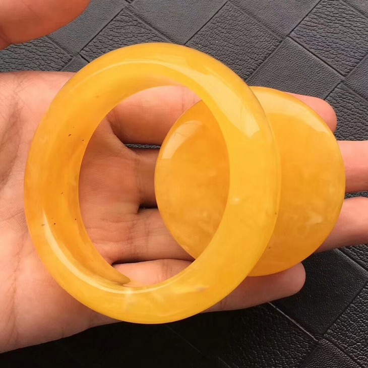 55圈口满蜡鸡油黄手镯