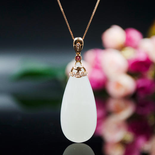 18k玫瑰金和田玉白玉镶钻吊坠扶摇单面水滴1750mm