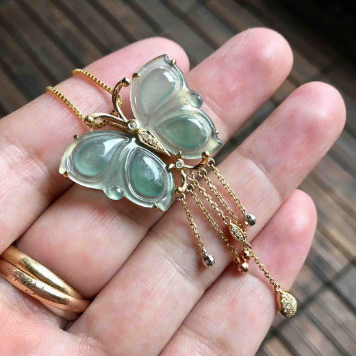 冰种晴水蓝水蝴蝶翡翠吊坠