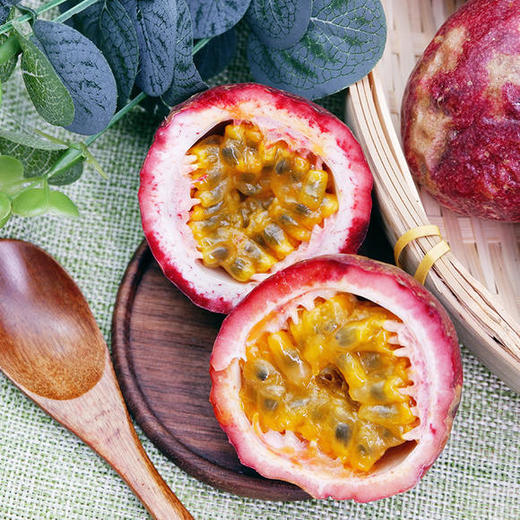 广西北流百香果酸爽多汁,颗粒饱满,香气袭人,富含维生素c,百香果蜂蜜