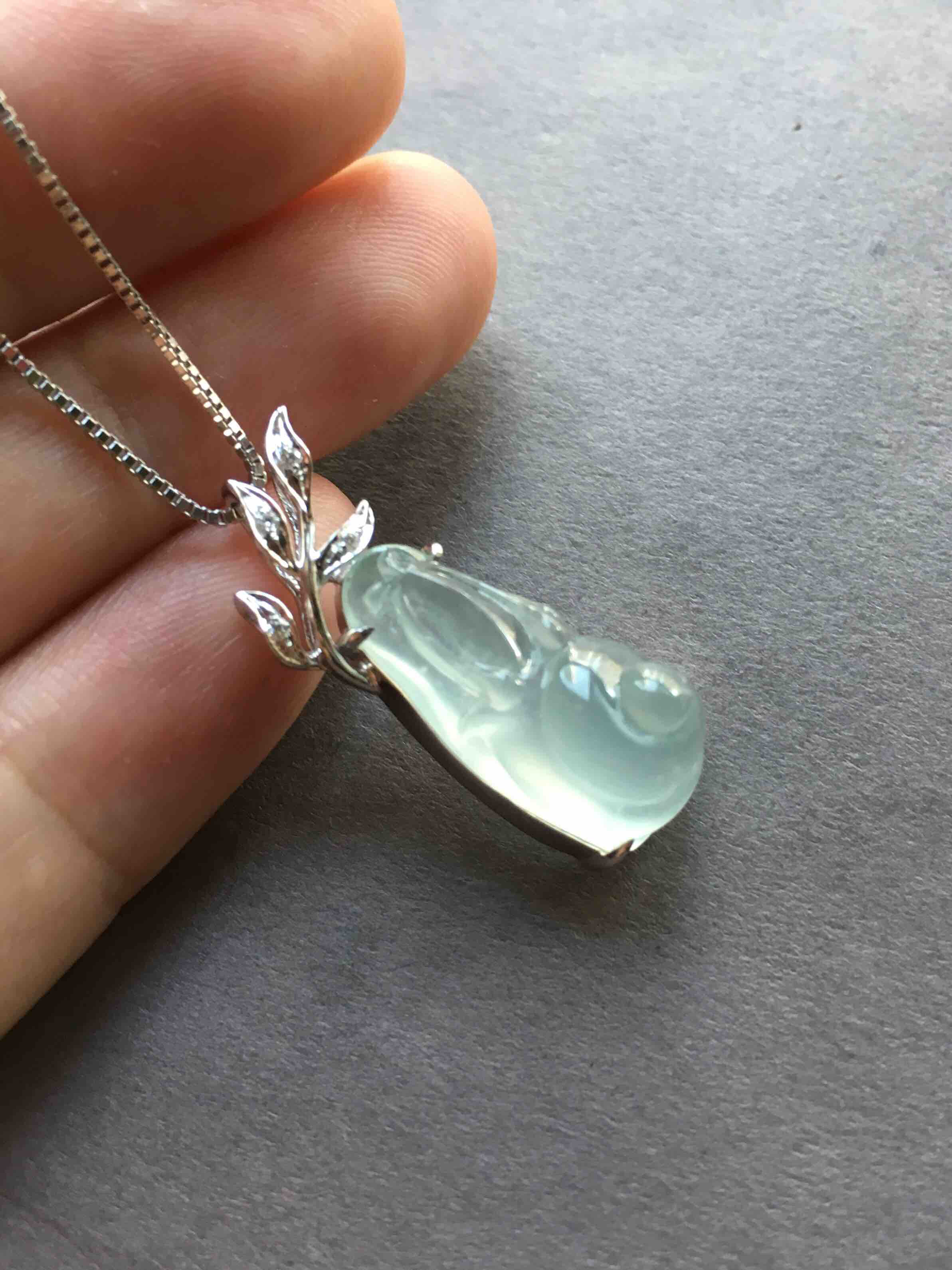 高冰近玻璃种翡翠蜗牛安居乐业18k白金钻石镶嵌