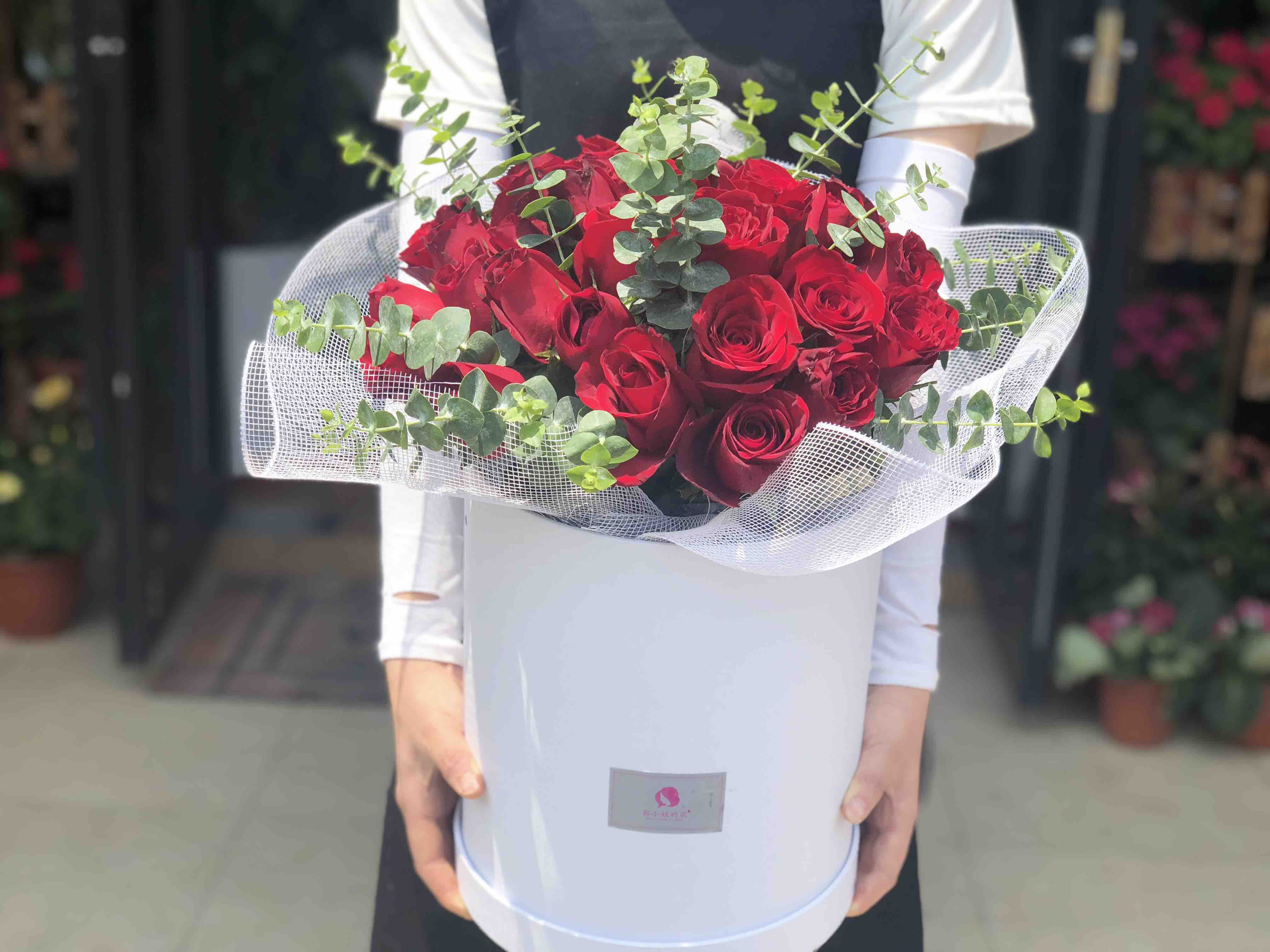 真爱永恒鲜花抱抱桶