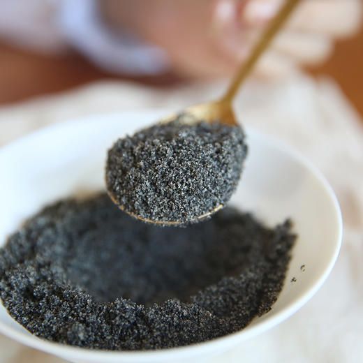 【好味美食 | 浔隐山纯黑芝麻粉200g*1/2瓶装】甄选原料层层筛选，颗颗饱满香味浓郁，小火慢焙炒熟，精细研磨成粉，即食或冲水服用，绵滑柔润好口感，加入蜂蜜、酸奶、砂糖等口感更佳哦 商品图2