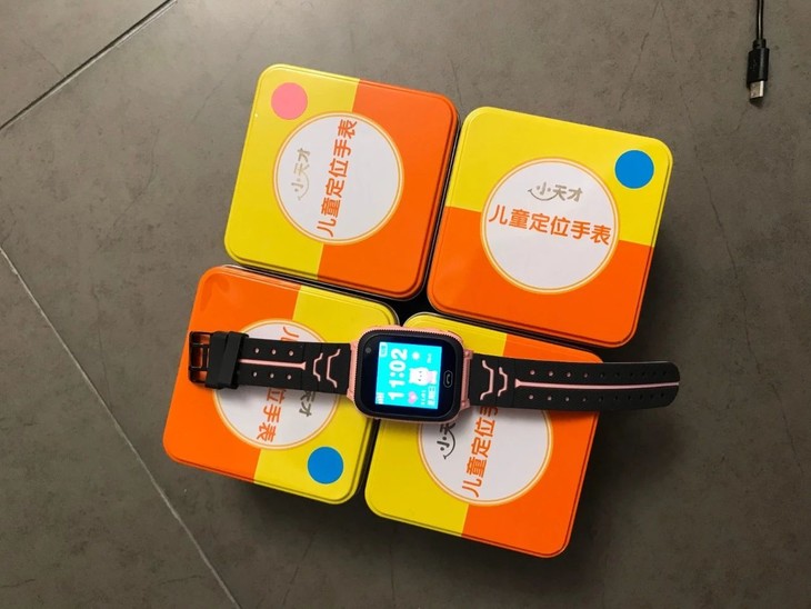 由于手表屏幕是液晶的,我们的图片均为手机实拍,特别说明:包装:小天才