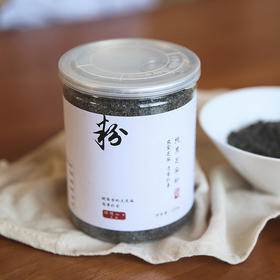 【好味美食 | 浔隐山纯黑芝麻粉200g*1/2瓶装】甄选原料层层筛选，颗颗饱满香味浓郁，小火慢焙炒熟，精细研磨成粉，即食或冲水服用，绵滑柔润好口感，加入蜂蜜、酸奶、砂糖等口感更佳哦