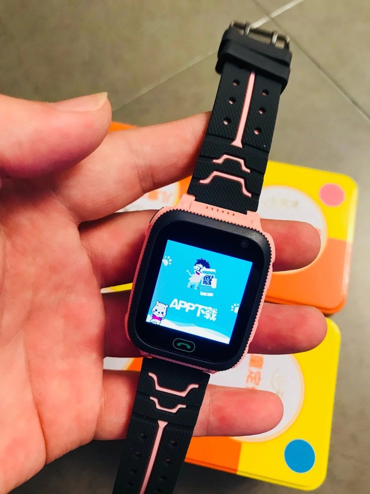 由于手表屏幕是液晶的,我们的图片均为手机实拍,特别说明:包装:小天才