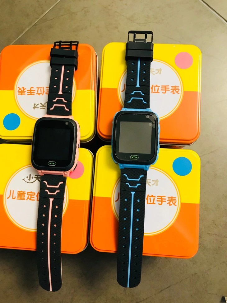由于手表屏幕是液晶的,我们的图片均为手机实拍,特别说明:包装:小天才
