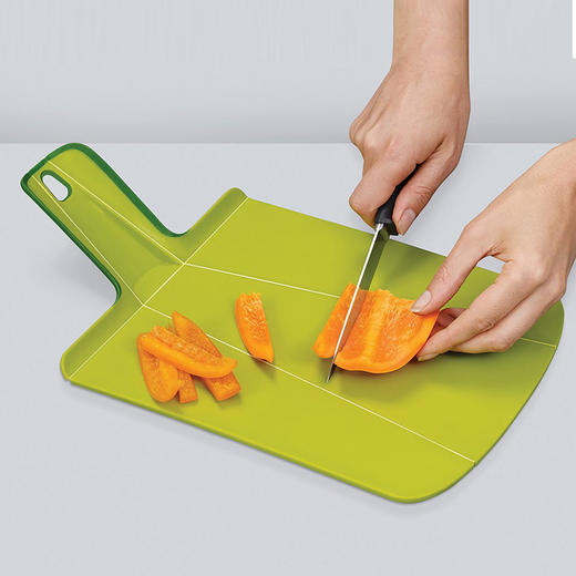 Joseph Joseph 易入锅可折叠式切菜板 商品图5