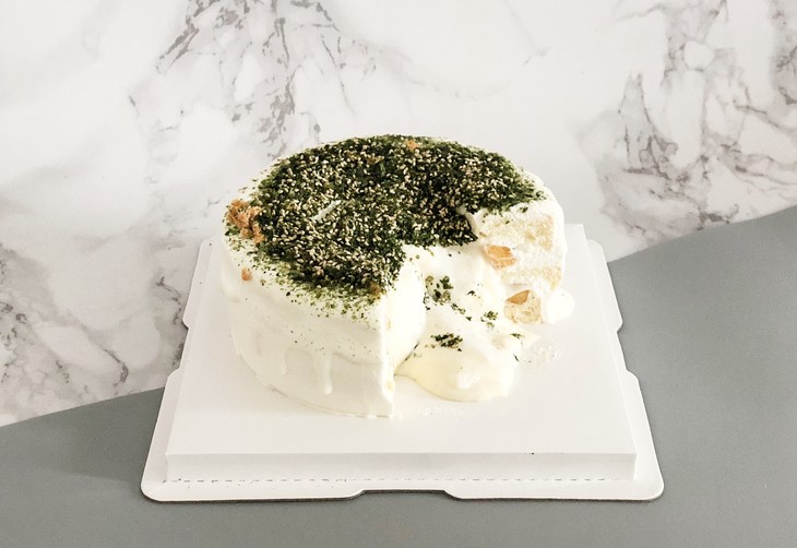 女士款日式芥末肉松爆浆蛋糕