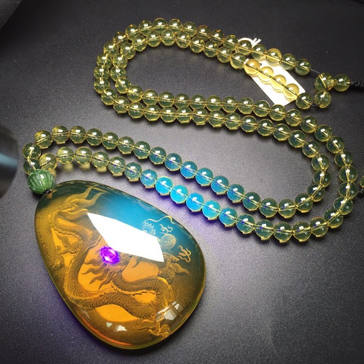 48880墨西哥蓝珀阴雕龙牌套装