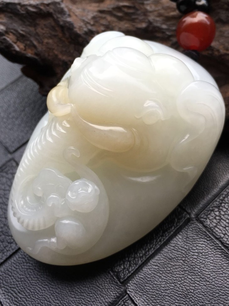 99749和田玉俄料封侯拜相手把件