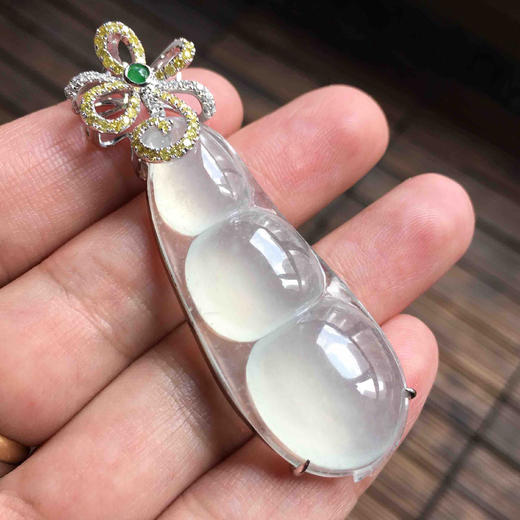 冰种翡翠巨大福豆18k白金钻石镶嵌 商品图8