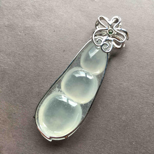 冰种翡翠巨大福豆18k白金钻石镶嵌 商品图4