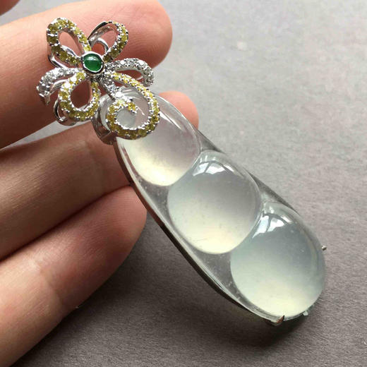 冰种翡翠巨大福豆18k白金钻石镶嵌 商品图6