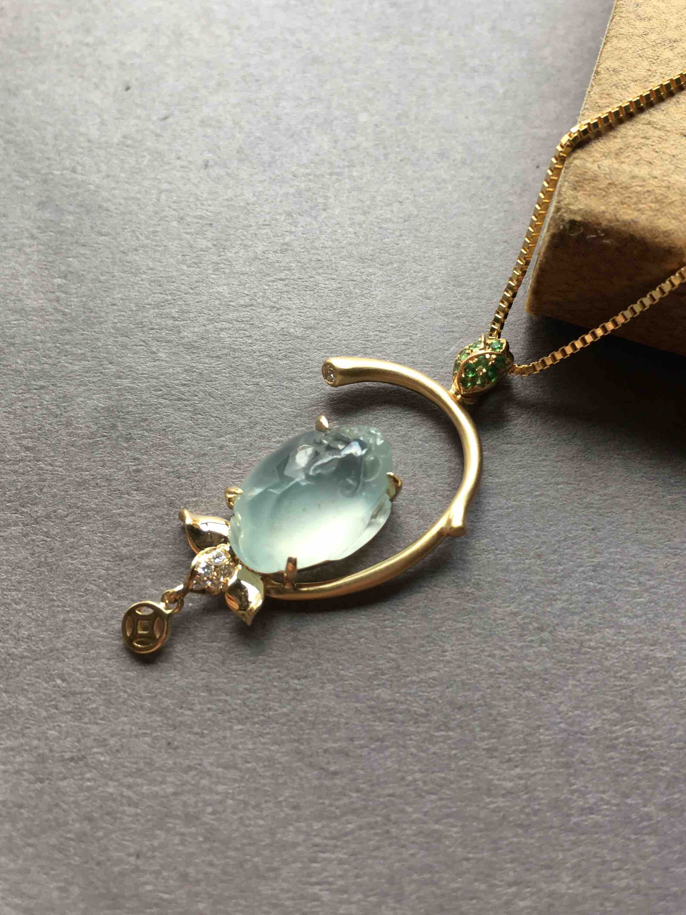 高冰种翡翠金蟾吊坠18k黄金镶嵌
