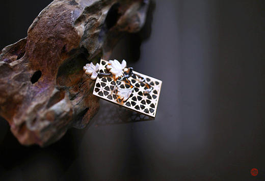 玉兰｜长方形花窗胸针挂坠两用 商品图2