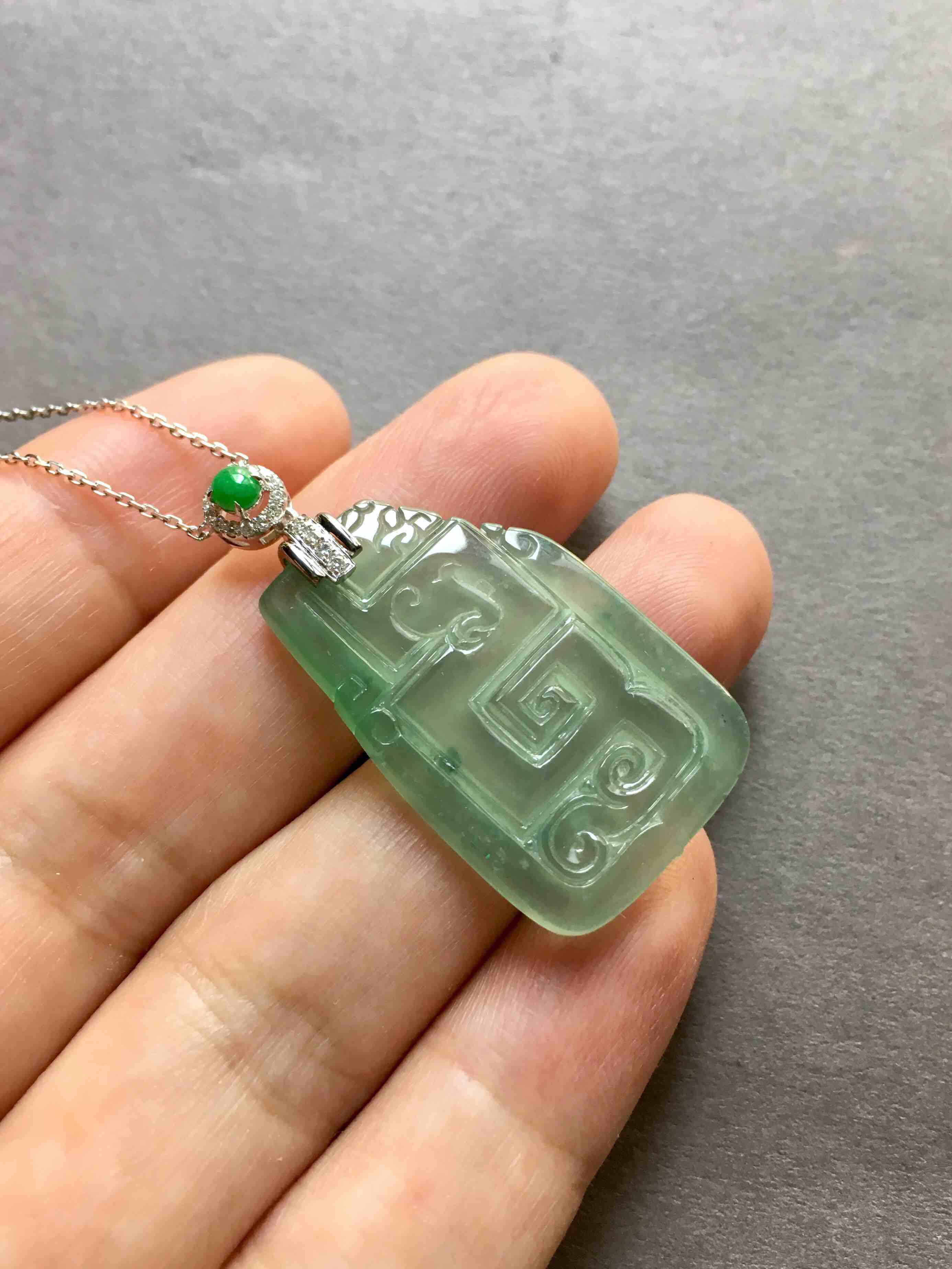 高冰种晴水翡翠龙牌项链18k白金钻石镶嵌