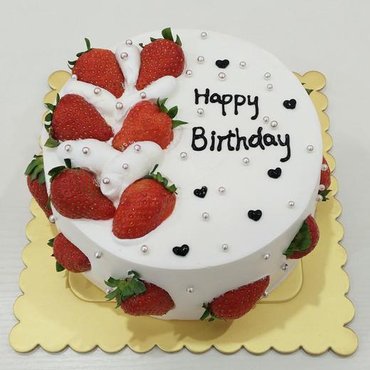 草莓装饰造型蛋糕