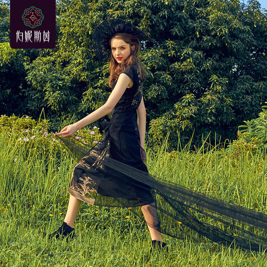 原价【伯妮斯茵】3S6718--黑色连衣裙--草地上的午餐--《画尽世界光影-只为挚爱女人》 商品图1