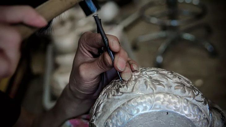 北派银器的特点,在于形韵,从事银器打造23年,擅长手工银壶打造.