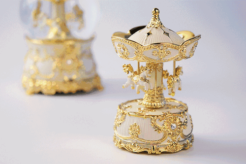 旋转木马音乐盒送给情人最好的礼物呵护爱人心底童梦