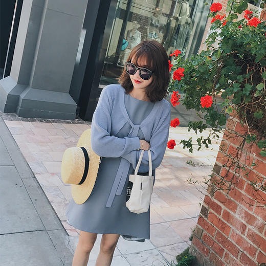 金蘑菇菇 挚爱私品 很美雾霾蓝连衣裙  罩衫是分开的 好版型真的很显白 不退不换！ 商品图1