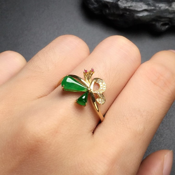 d81221翡翠冰种阳绿蝴蝶戒指