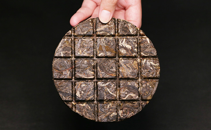 【班盆铁饼】无价格泡沫,品质不输班章 - 古树普洱茶专家