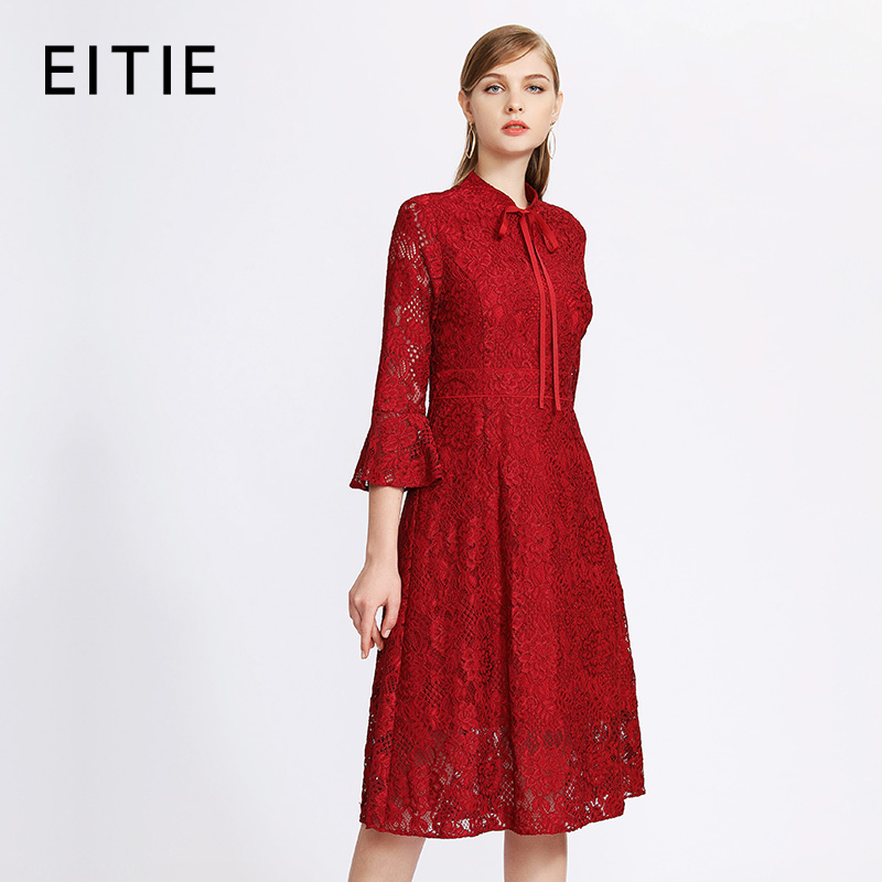 EITIE爱特爱女装早秋系领蕾丝镂空勾花喇叭袖大红连衣裙C1807150