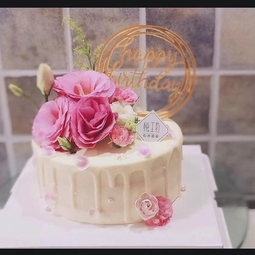 洋桔梗鲜花蛋糕 非常淡雅的玫瑰桔梗鲜花蛋糕送给爱人最合适不过了