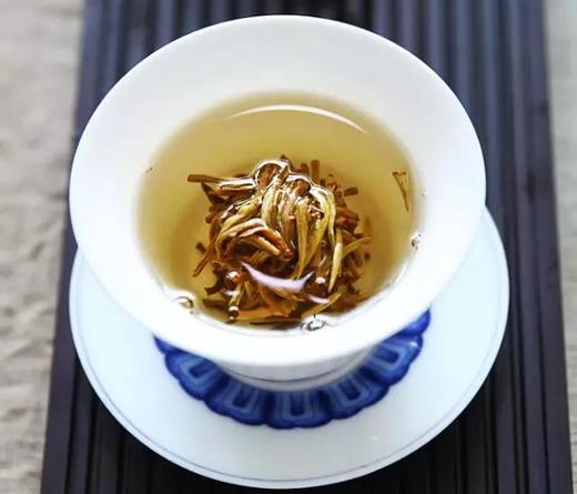 吉顺号2018年春茶丰年瑞雪普洱龙珠生茶约6~7g/粒*10粒（买30粒送盒子） 商品图1