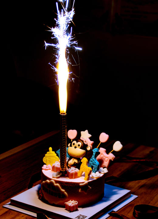 蛋糕心形烟花蜡烛图片图片