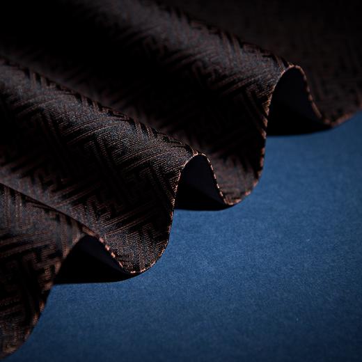 SAINTJOY/上久楷 男士宋锦双面长巾 万字同福·褐色 SJ14030 商品图2