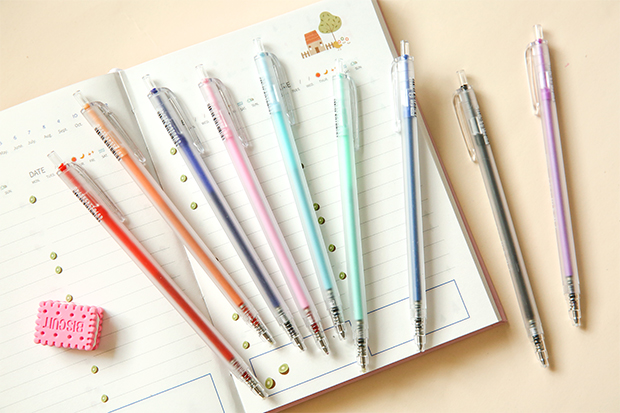 三年二班彩色按动中性笔05mm简约学生用按动水笔速干笔签字笔