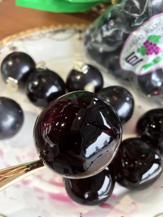 巨峰葡萄气球布丁——来自🇯🇵富士山🗻，隔着包装袋都能闻到浓郁的香味，又好玩又好吃的，轻轻戳一下，就凳滴一下弹出来啦！小盆友们最喜欢的！ 商品图3