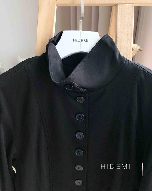 HIDEMI 设计感黑色纽扣上衣 商品图7
