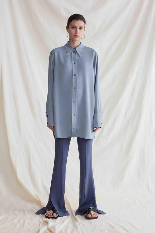 HIDEMI 雾霾蓝剪刀领中长款衬衫 商品图0