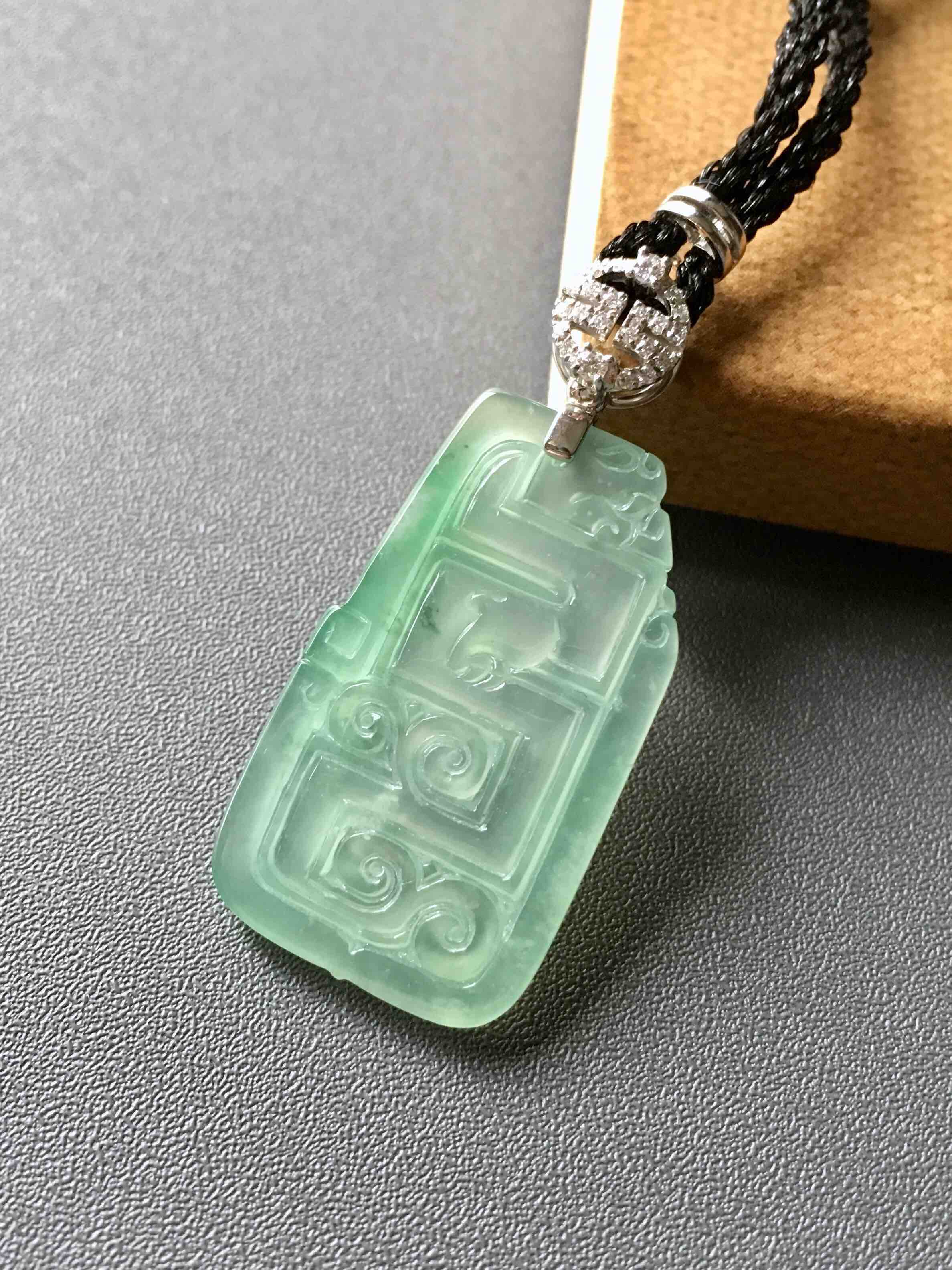 高冰种晴水翡翠龙牌18k白金钻石镶嵌