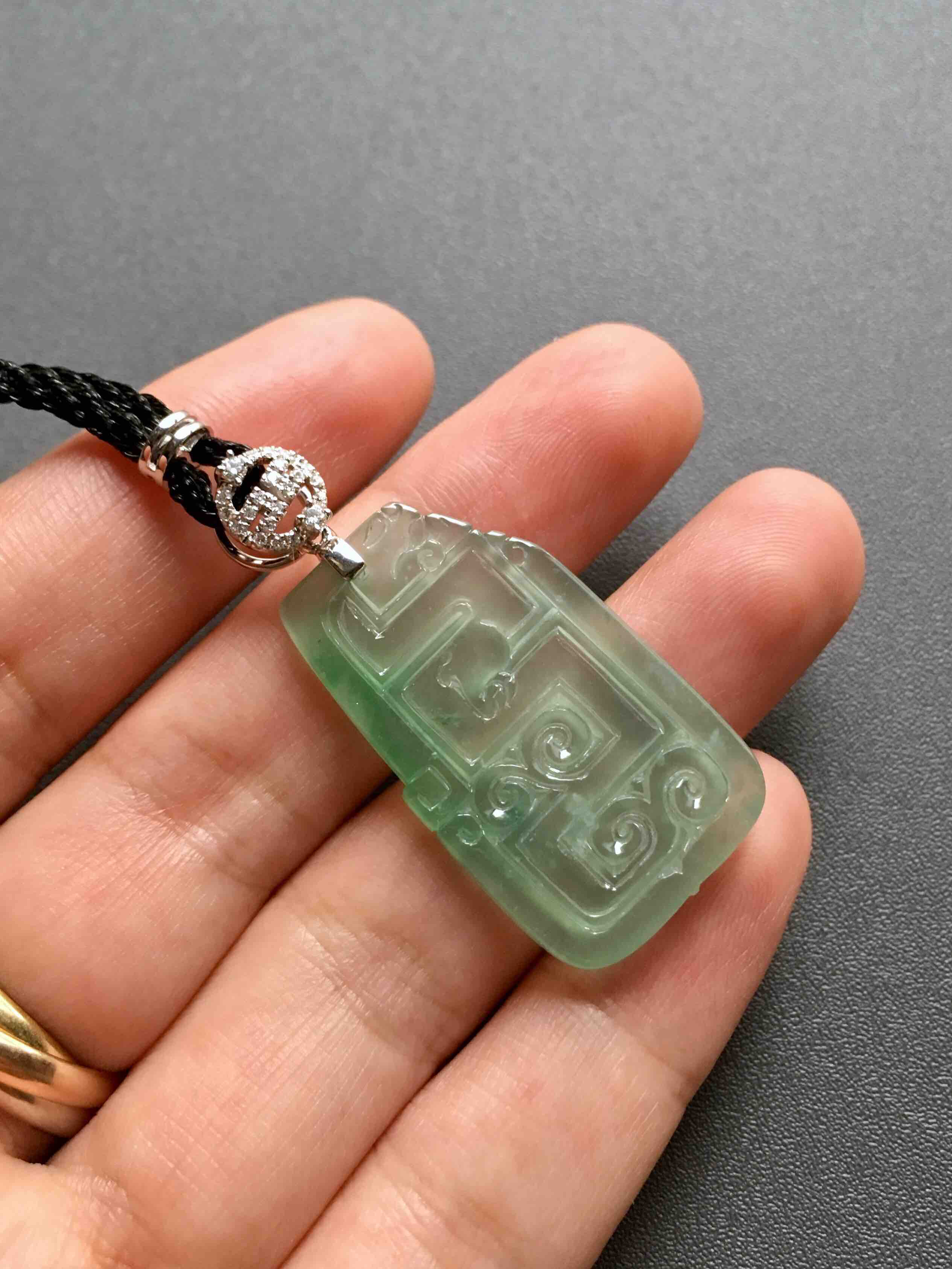 高冰种晴水翡翠龙牌18k白金钻石镶嵌