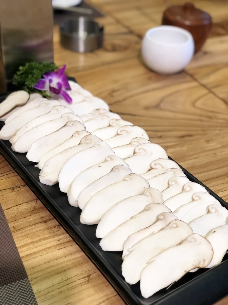 1,松茸刺身烹饪松茸的三种基本姿势遗憾的是,经过一年的努力开拓,我们